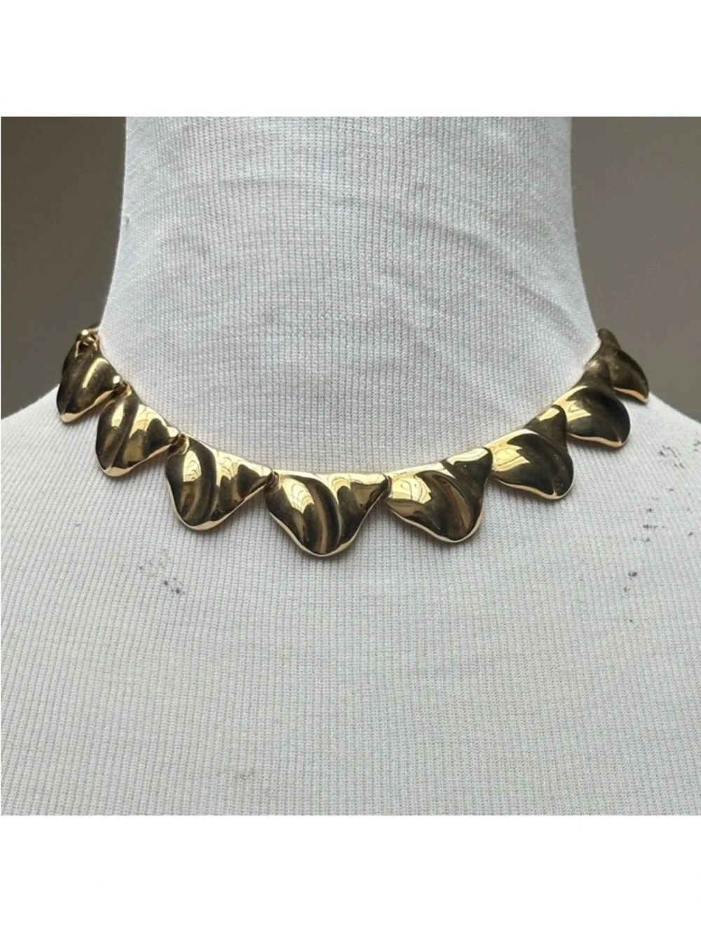 Vintage Sarah Coventry Gold Tone‎ Sculpted Collar Necklace
